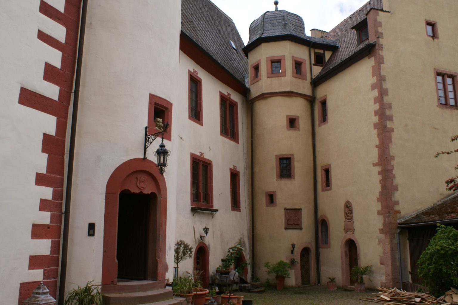 Burg Gamburg Kulturerbe von europäischem Rang hoch über dem Taubertal